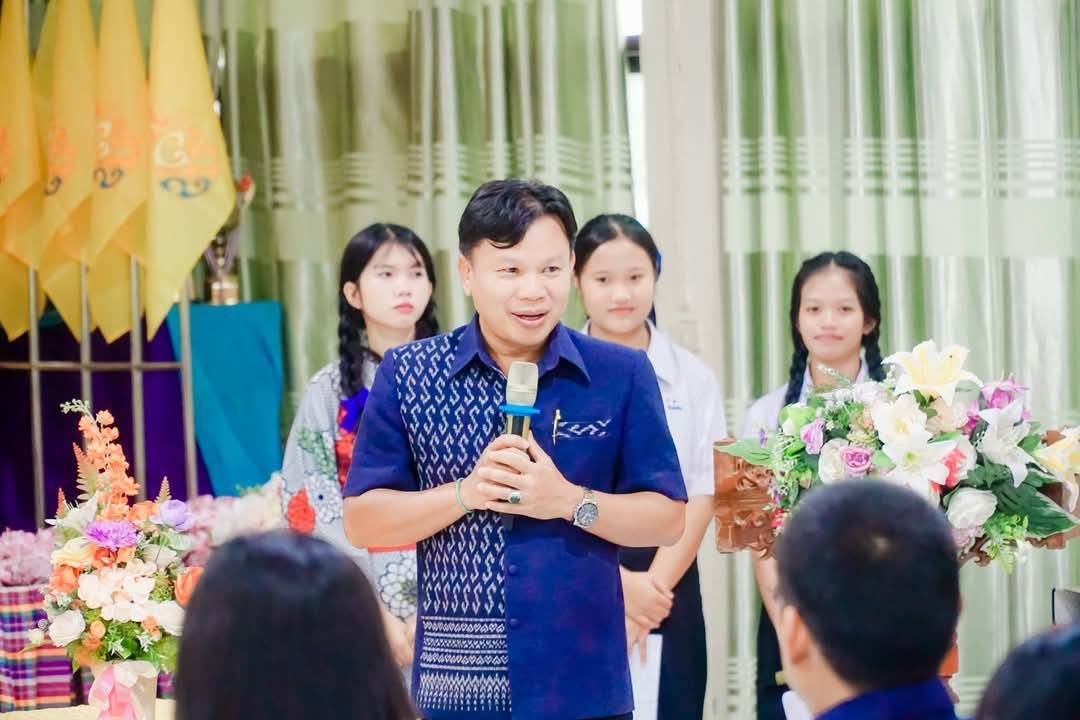 กล่าวกับนักเรียนและครู